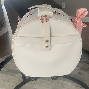 Elegant White Travel Bag with Pink Accents